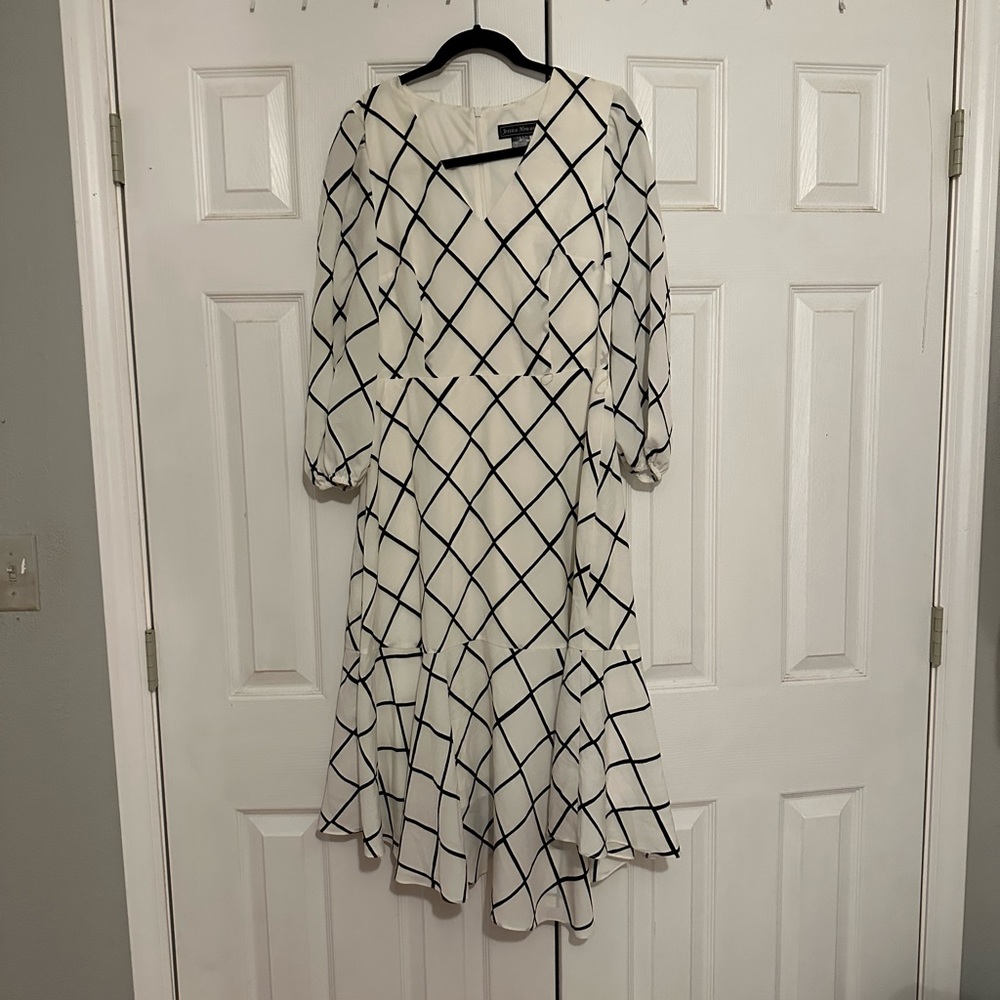 Jessica Howard white and black dress
